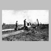 080-0098 Paul Lunkowski aus Pregelswalde mit seiner Raupe beim Langholztransport.JPG